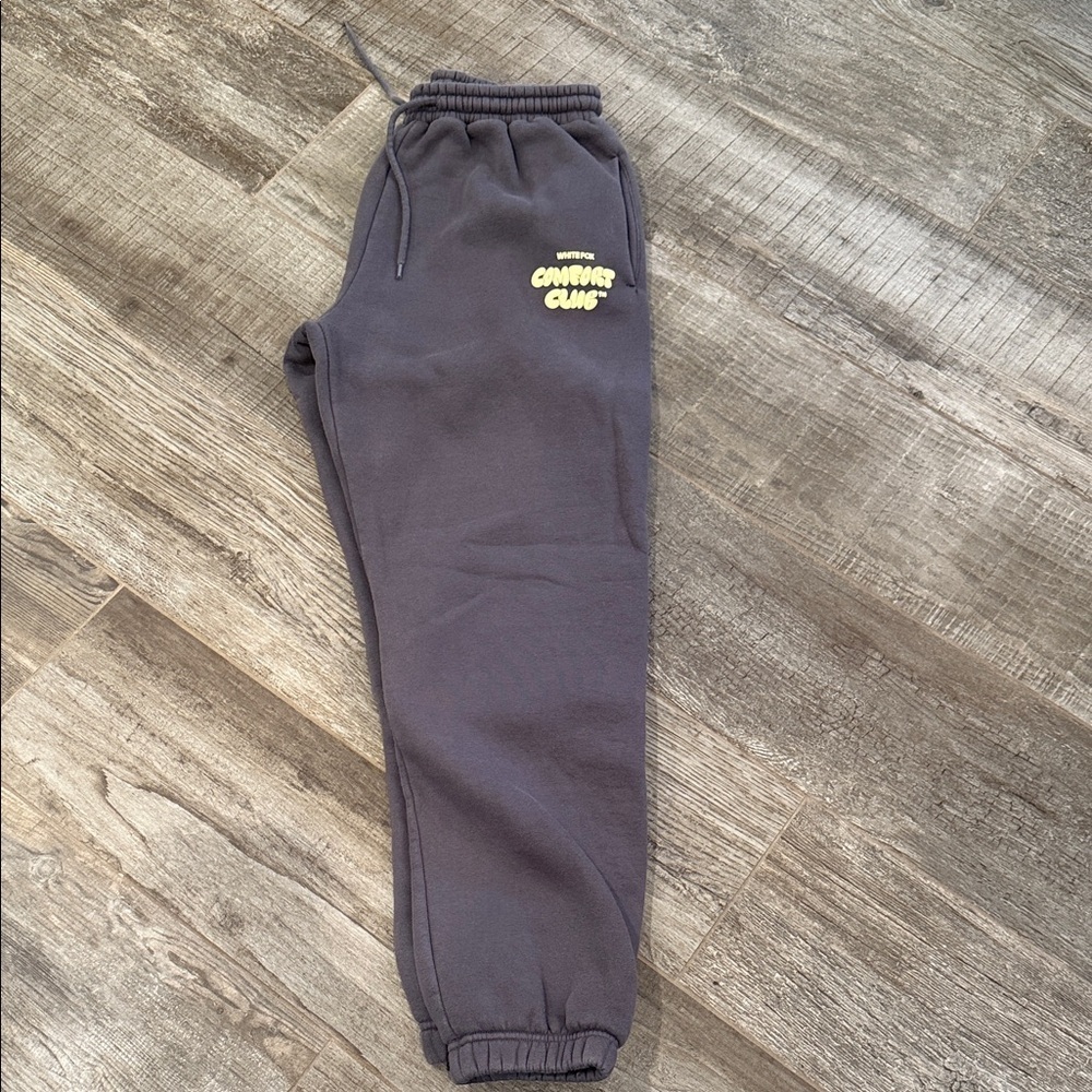 White Fox Comfort Clue Sweatpants Size medium